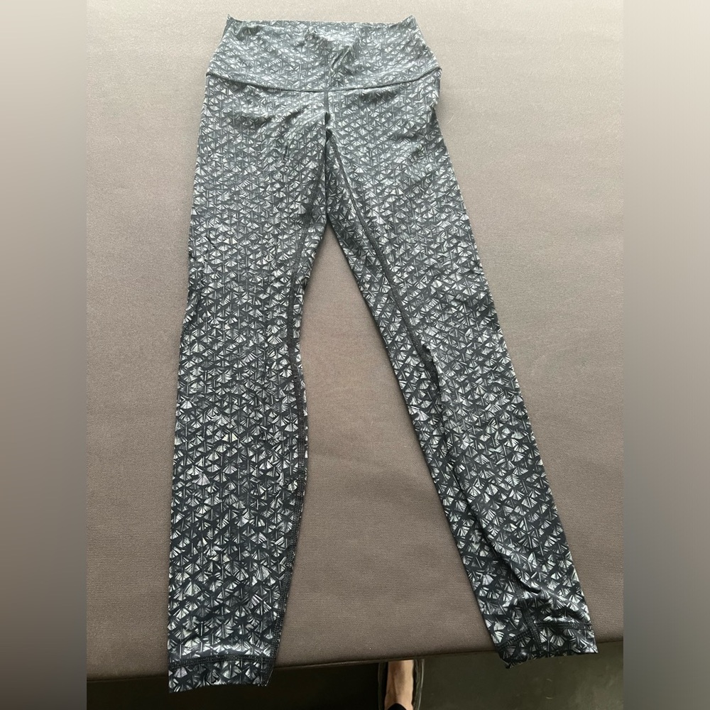 Lululemon size 8 leggings